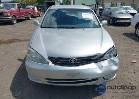 2004 Toyota Camry Le z USA, uszkodzony, nr VIN 4T1BE32K44U915938